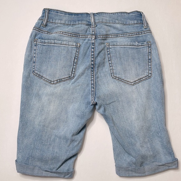 Time and Tru Bermuda Shorts Distressed Blue denim shorts size 4 - Picture 2 of 6